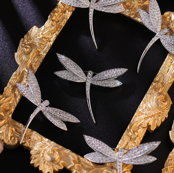 [MonoGleam] Elegant Dragonfly Brooch