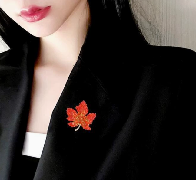 [MonoGleam] Maple Leaf Brooch - Elegant Autumn Accessory with Vibrant Colors