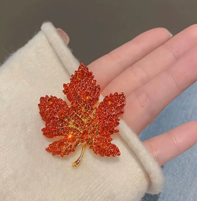 [MonoGleam] Maple Leaf Brooch - Elegant Autumn Accessory with Vibrant Colors