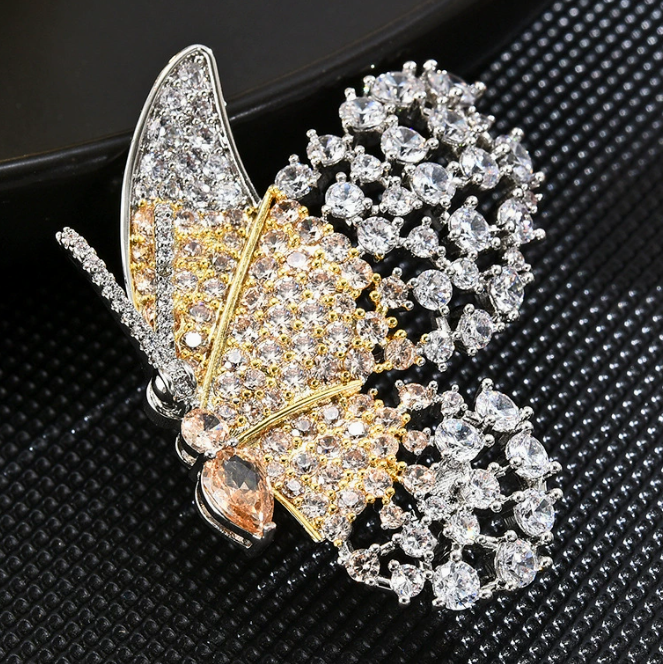 [MonoGleam] Butterfly Elegance Brooch