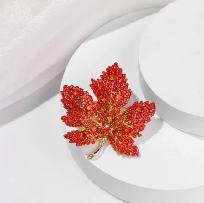 [MonoGleam] Maple Leaf Brooch - Elegant Autumn Accessory with Vibrant Colors