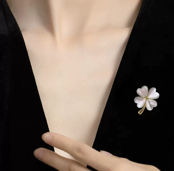 [MonoGleam] Four-Leaf Clover Brooch