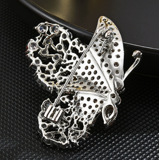 [MonoGleam] Butterfly Elegance Brooch
