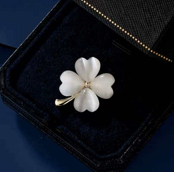 [MonoGleam] Four-Leaf Clover Brooch