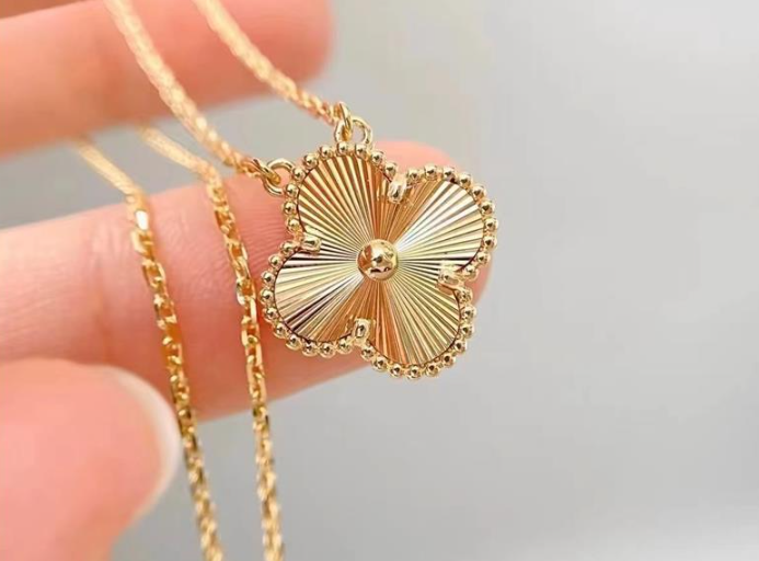 [MonoGleam]Four-Leaf Clover Necklaces – A Symbol of Luck and Elegance