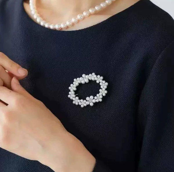 [MonoGleam] Oval Pearl Wreath Brooch